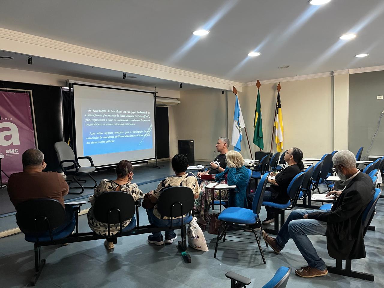 Membros do CMPCVR em reunião ordinária